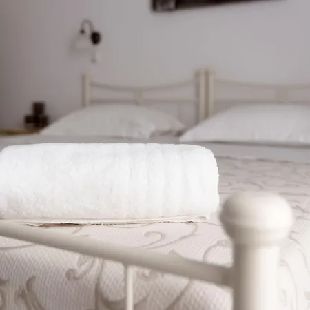 Fragias Hotel - Quiet Downtown, 2 Min Walk To Naxos Town Aparthotel 3*