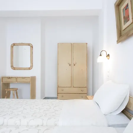 Fragias Studios & Apartments מלון דירות 4*