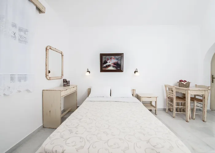 Fragias Hotel - Quiet Downtown, 2 Min Walk To Naxos Town Aparthotel 3*