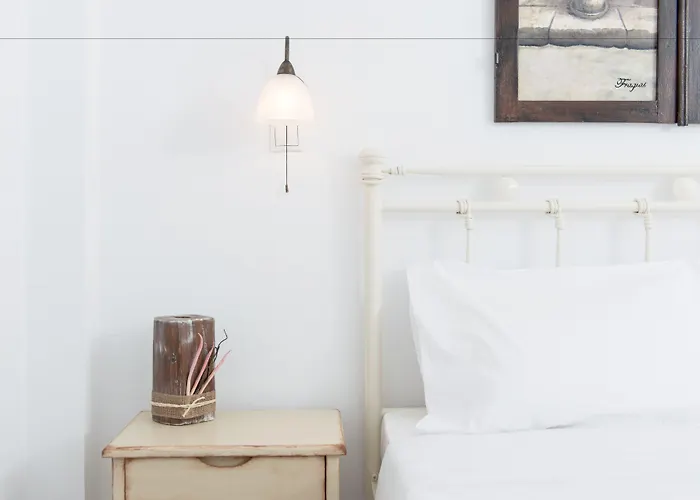 Fragias Hotel - Quiet Downtown, 2 Min Walk To Naxos Town 3*