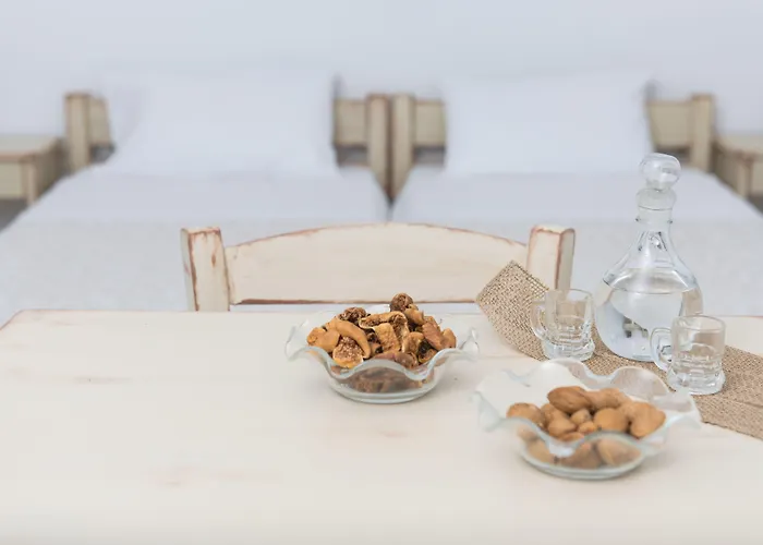 Fragias Studios & Apartments מלון דירות 4*