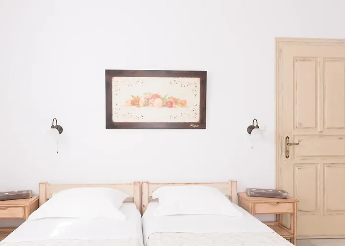 Fragias Studios & Apartments מלון דירות Naxos City