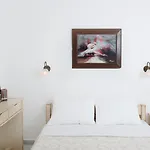 Fragias & Lägenhetshotell 4*
