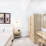 Lägenhetshotell Fragias & 4*