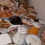 Fragias & Lägenhetshotell 4*
