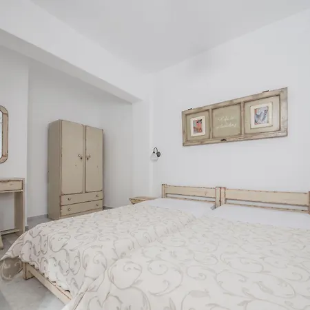 Fragias & Aparthotel 4*