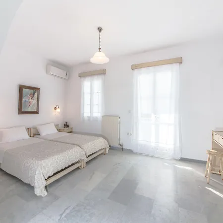 Fragias & מלון דירות Naxos City
