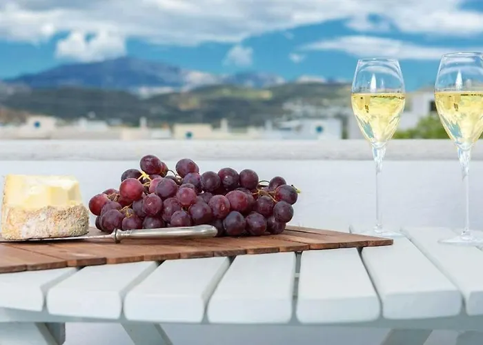 Fragias Hotel - Quiet Downtown, 2 Min Walk To Naxos Town 3*