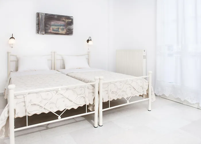 Fragias Hotel - Quiet Downtown, 2 Min Walk To Naxos Town Aparthotel