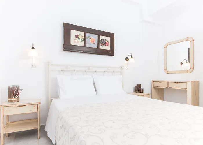 Aparthotel Fragias Hotel - Quiet Downtown, 2 Min Walk To Naxos Town Naxos City