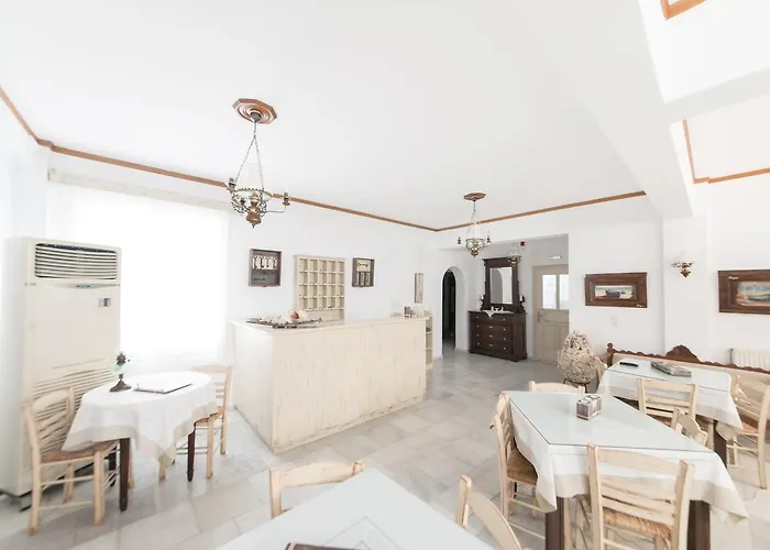 Fragias Hotel - Quiet Downtown, 2 Min Walk To Naxos Town 3* Naxos City